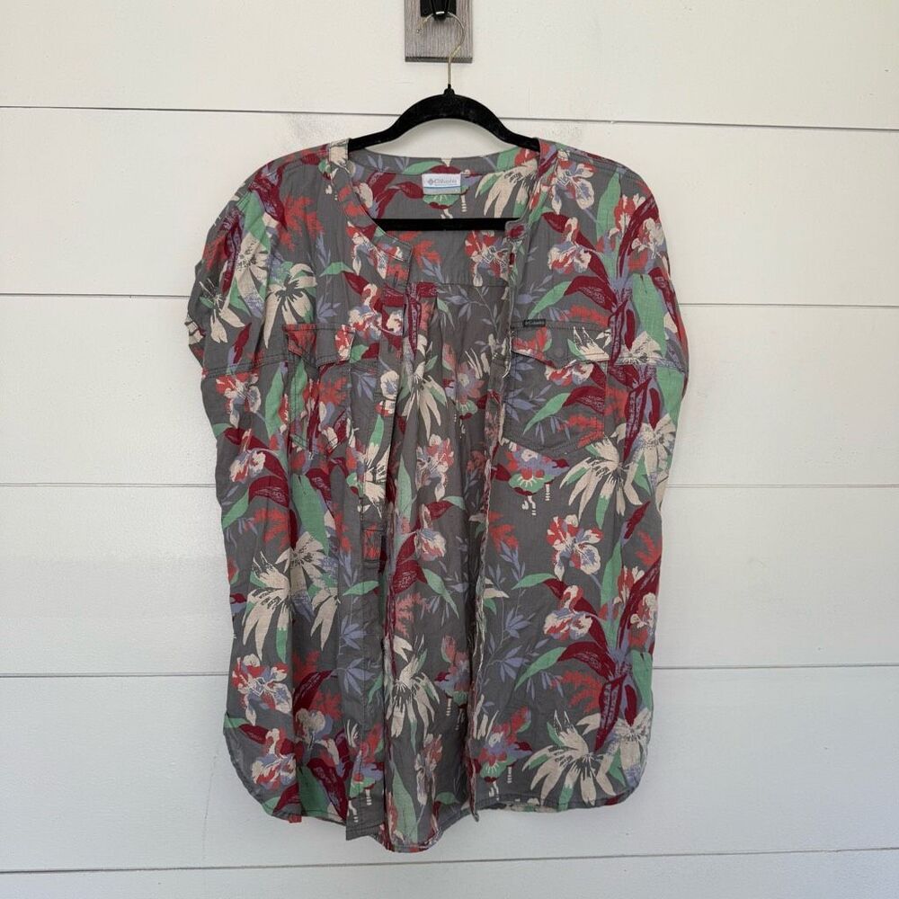 Columbia Women’s Large Floral Short Sleeve Button Down